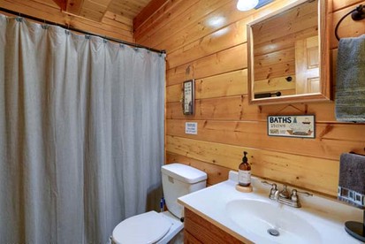 Luxury Lodge for Big Groups in Hocking Hills, Ohio - Logan, Ohio - glamping.directory