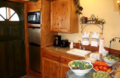Cozy Cabin Rental with Calming Creek Views for Getaway near Austin, Texas - Buda, Texas - glamping.directory