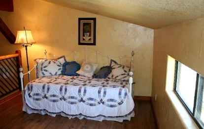 Cozy Cabin Rental with Calming Creek Views for Getaway near Austin, Texas - Buda, Texas - glamping.directory