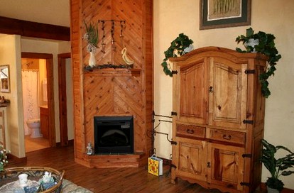 Cozy Cabin Rental with Calming Creek Views for Getaway near Austin, Texas - Buda, Texas - glamping.directory