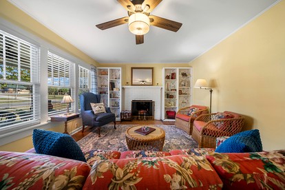Charming Cozy Farmhouse with Animals for an Amazing Family Getaway near Hot Springs, Arkansas - Hot Springs National Park, Arkansas - glamping.directory