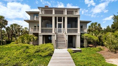 Luxurious Oceanfront Getaway with Stunning Views and Beach Access in Georgetown, South Carolina - glamping.directory