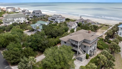 Luxurious Oceanfront Getaway with Stunning Views and Beach Access in Georgetown, South Carolina - Georgetown, South Carolina - glamping.directory