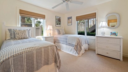 Luxurious Oceanfront Getaway with Stunning Views and Beach Access in Georgetown, South Carolina - Georgetown, South Carolina - glamping.directory