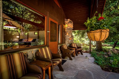 Warm and Inviting Cabin Rental near Prescott National Park, Arizona - Sedona, Arizona - glamping.directory