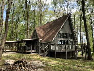 Delightful Vacation Cabins in Mount Juliet near Nashville, Tennessee - Mount Juliet, Tennessee - glamping.directory