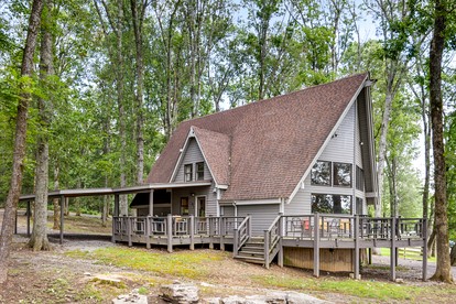 Delightful Vacation Cabins in Mount Juliet near Nashville, Tennessee - glamping.directory