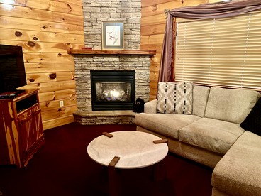 Phenomenal Cabin with Lofted Space and Views in Arkansas - Eureka Springs, Arkansas - glamping.directory