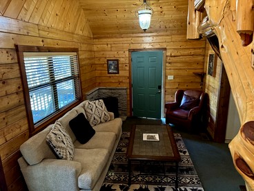 Phenomenal Cabin with Lofted Space and Views in Arkansas - Eureka Springs, Arkansas - glamping.directory
