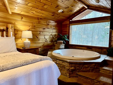 Phenomenal Cabin with Lofted Space and Views in Arkansas - Eureka Springs, Arkansas - glamping.directory