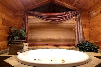 Phenomenal Cabin with Lofted Space and Views in Arkansas - Eureka Springs, Arkansas - glamping.directory