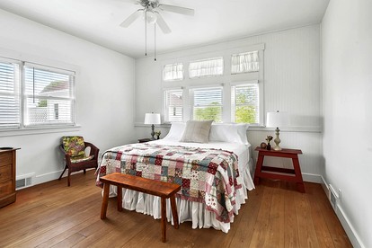 Gorgeous Farmhouse Rental for 12 Guests in Morgan County, Georgia - Madison, Georgia - glamping.directory