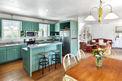 Gorgeous Farmhouse Rental for 12 Guests in Morgan County, Georgia - Madison, Georgia - glamping.directory