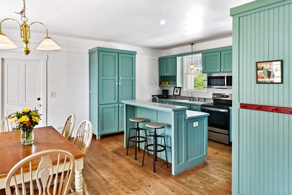 Gorgeous Farmhouse Rental for 12 Guests in Morgan County, Georgia - Madison, Georgia - glamping.directory