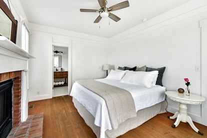 Gorgeous Farmhouse Rental for 12 Guests in Morgan County, Georgia - Madison, Georgia - glamping.directory