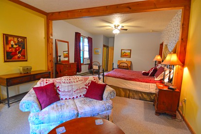 Romantic Getaway near Swallow Falls State Park in Maryland - Oakland, Maryland - glamping.directory