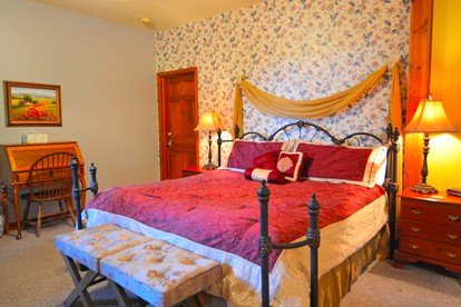 Romantic Getaway near Swallow Falls State Park in Maryland - Oakland, Maryland - glamping.directory