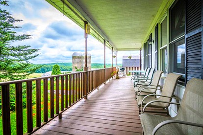 Romantic Getaway near Swallow Falls State Park in Maryland - Oakland, Maryland - glamping.directory