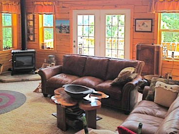 Spacious Cabin Rental with a Hot Tub for a Weekend Getaway near Denver, Colorado - Idaho Springs, Colorado - glamping.directory