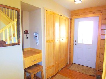 Spacious Cabin Rental with a Hot Tub for a Weekend Getaway near Denver, Colorado - Idaho Springs, Colorado - glamping.directory