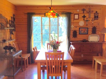Spacious Cabin Rental with a Hot Tub for a Weekend Getaway near Denver, Colorado - Idaho Springs, Colorado - glamping.directory