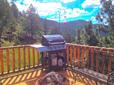 Spacious Cabin Rental with a Hot Tub for a Weekend Getaway near Denver, Colorado - Idaho Springs, Colorado - glamping.directory