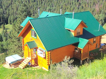 Spacious Cabin Rental with a Hot Tub for a Weekend Getaway near Denver, Colorado - glamping.directory