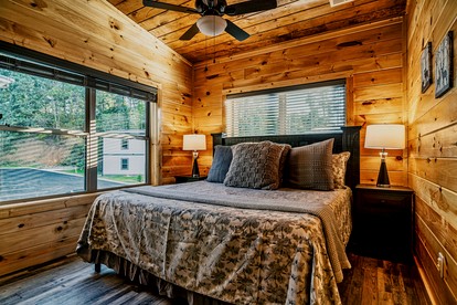 Stylish Pigeon Forge Cabin with Hot Tub, Pool & Dog Park near Dollywood and Gatlinburg, TN - Pigeon Forge, Tennessee - glamping.directory