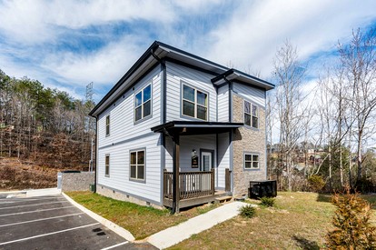 Stylish Pigeon Forge Cabin with Hot Tub, Pool & Dog Park near Dollywood and Gatlinburg, TN - glamping.directory