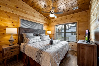 Stylish Pigeon Forge Cabin with Hot Tub, Pool & Dog Park near Dollywood and Gatlinburg, TN - Pigeon Forge, Tennessee - glamping.directory