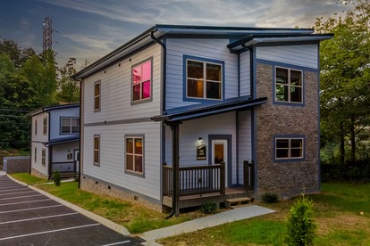 Stylish Pigeon Forge Cabin with Hot Tub, Pool & Dog Park near Dollywood and Gatlinburg, TN - Pigeon Forge, Tennessee - glamping.directory