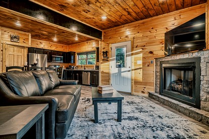 Stylish Pigeon Forge Cabin with Hot Tub, Pool & Dog Park near Dollywood and Gatlinburg, TN - Pigeon Forge, Tennessee - glamping.directory