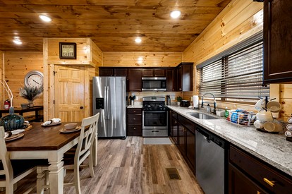 Stylish Pigeon Forge Cabin with Hot Tub, Pool & Dog Park near Dollywood and Gatlinburg, TN - Pigeon Forge, Tennessee - glamping.directory