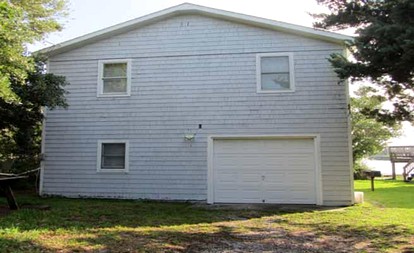 Waterfront Vacation Rental with a Hot Tub in Hatteras, North Carolina - Hatteras, North Carolina - glamping.directory