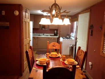 Rustic Family Cabin with a Luxurious Hot Tub in Ruidoso, New Mexico - Ruidoso, New Mexico - glamping.directory