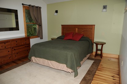 Riverfront Getaway with Mountain Views near the Shenandoah River in Virginia - Rileyville, Virginia - glamping.directory
