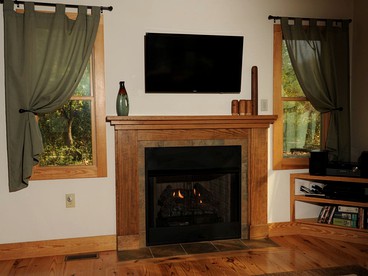 Riverfront Getaway with Mountain Views near the Shenandoah River in Virginia - Rileyville, Virginia - glamping.directory