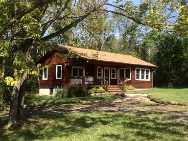 Riverfront Getaway with Mountain Views near the Shenandoah River in Virginia - glamping.directory