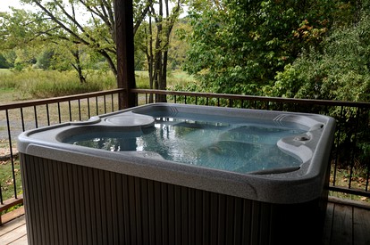 Riverfront Getaway with Mountain Views near the Shenandoah River in Virginia - Rileyville, Virginia - glamping.directory