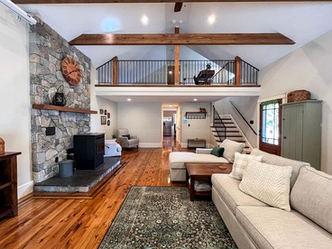 Spacious Cabin with Lovely Porch and Backyard in Maine - Bridgton, Maine - glamping.directory