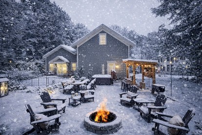Spacious Cabin with Lovely Porch and Backyard in Maine - glamping.directory
