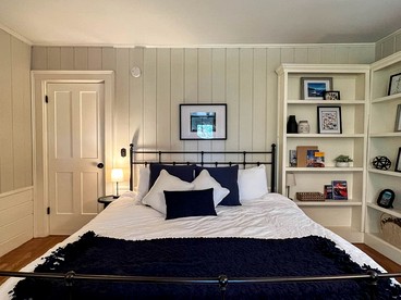 Spacious Cabin with Lovely Porch and Backyard in Maine - Bridgton, Maine - glamping.directory