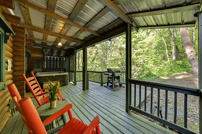 Spectacular Wooden Cabin with Hot-tub in Sevierville, Tennessee - Sevierville, Tennessee - glamping.directory