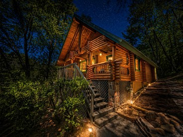 Spectacular Wooden Cabin with Hot-tub in Sevierville, Tennessee - glamping.directory
