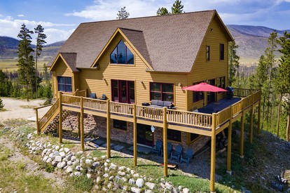 Spacious Cabin with Foosball Table and Jacuzzi in Grand Lake, Colorado - glamping.directory