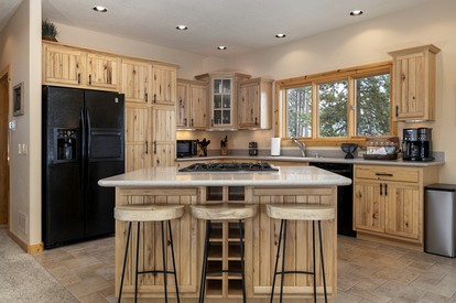 Spacious Cabin with Foosball Table and Jacuzzi in Grand Lake, Colorado - Grand Lake, Colorado - glamping.directory