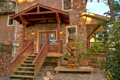 Elegant Gatlinburg Cabin Rental for a Romantic Getaway in Tennessee - Gatlinburg, Tennessee - glamping.directory