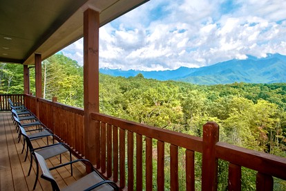 Elegant Gatlinburg Cabin Rental for a Romantic Getaway in Tennessee - Gatlinburg, Tennessee - glamping.directory