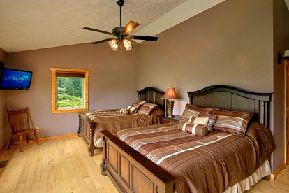 Elegant Gatlinburg Cabin Rental for a Romantic Getaway in Tennessee - Gatlinburg, Tennessee - glamping.directory