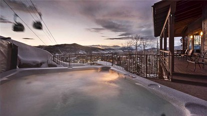 Hillside Vacation Rental with a Hot Tub near Lake Catamount, Colorado - Steamboat Springs, Colorado - glamping.directory